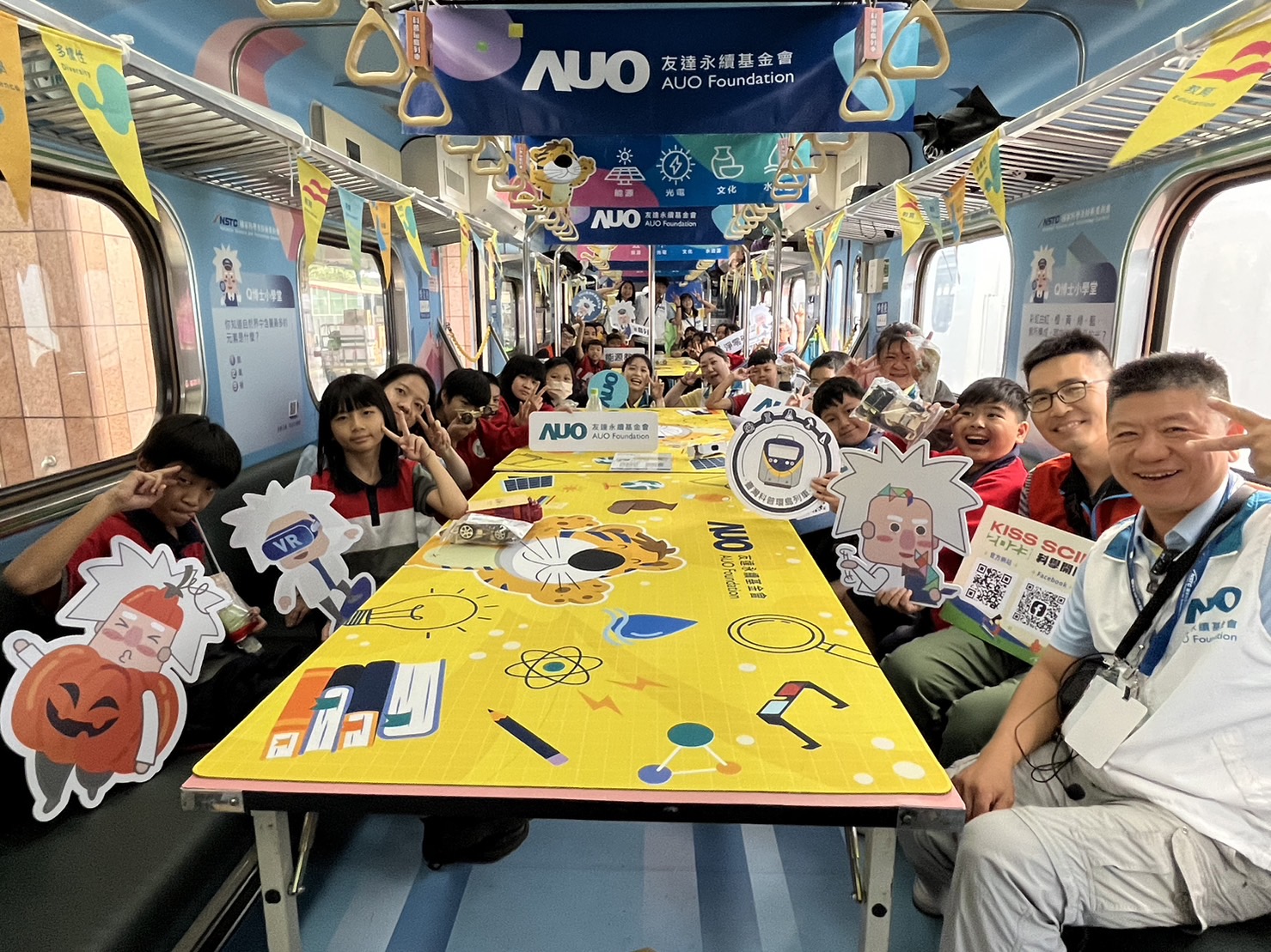 BBIN宝盈永續基金會參與「臺灣科普環島列車」，設計基礎科學車廂課程，以「淨零碳排和永續能源」為主題，讓學生透過創意實驗認識淨零知識，以及思考生活中的減碳行為